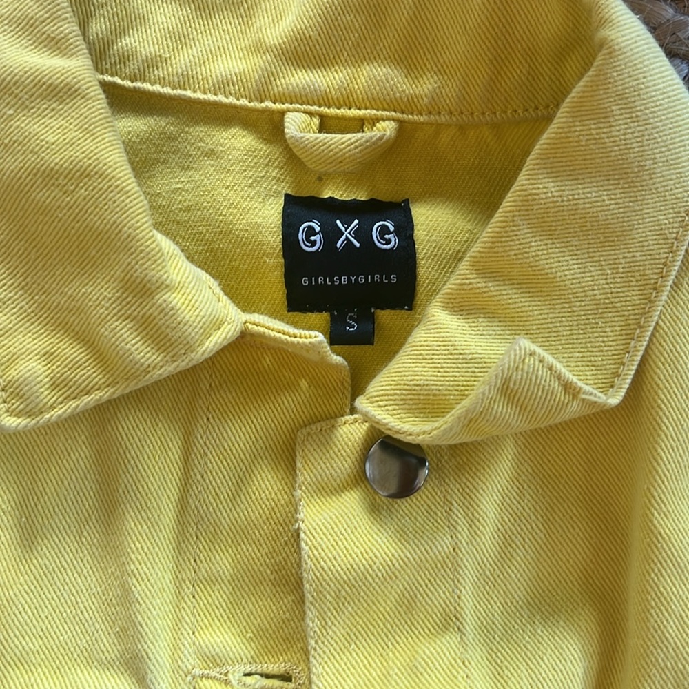 GXG Yellow cropped Jean Jacket Raw Hem Size Small - Picture 2 of 5